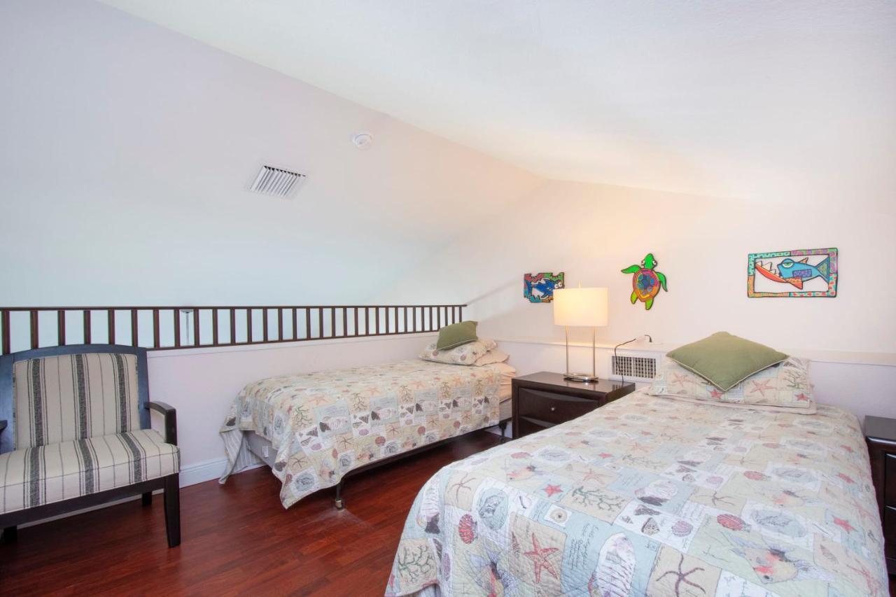 Beach Living At Island Pine Villas Blaw George Town Eksteriør billede