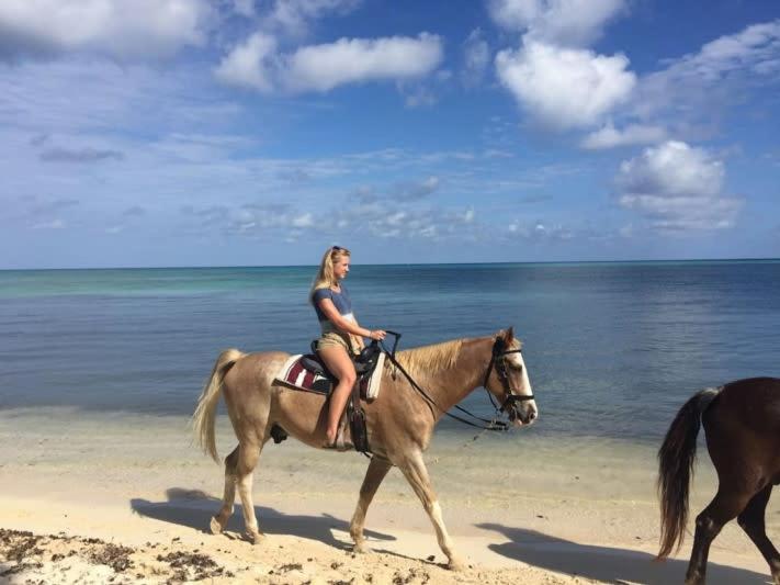 Beach Living At Island Pine Villas Blaw George Town Eksteriør billede